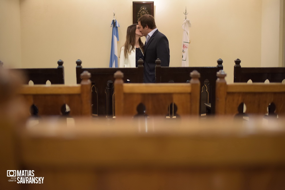 Fotos de casamiento en el registro civil de la calle Uruguay de Nati y Javi por Matias Savransky fotografia 