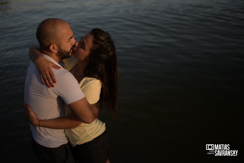 Fotos de pre boda en lagos del rocio por matias savransky fotografia