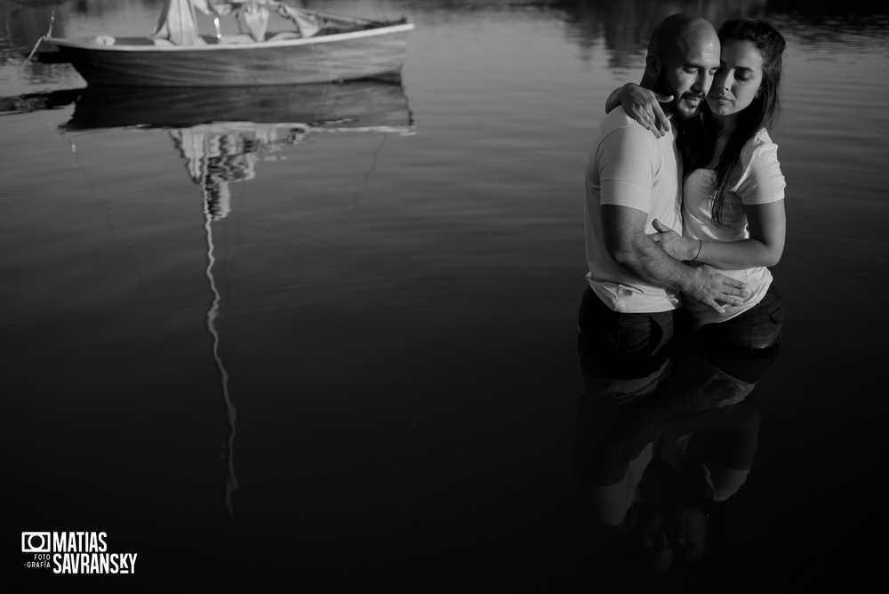 Fotos de pre boda en lagos del rocio por matias savransky fotografia