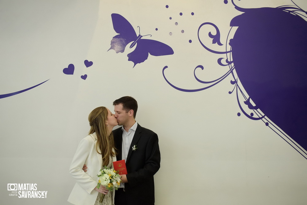 Fotos de casamiento en el civil de la calle Beruti por Matias Savransky fotografo de Buenos Aires