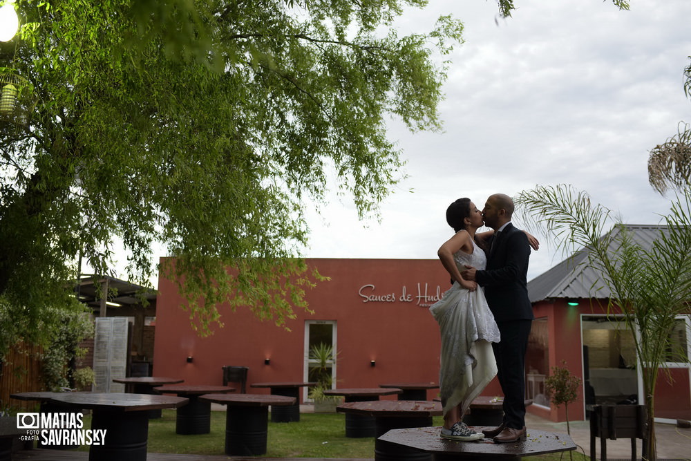 Fotos de casamiento de Sauces de Hudson de Romina y Hernan por Matias Savransky fotografo Buenos Aires