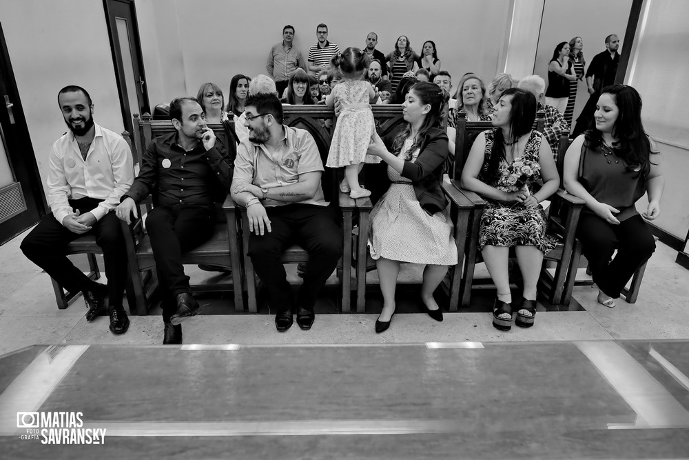 Fotos de casamiento civil de Uruguay de Jenny y Lucas por Matias Savransky fotografo de Buenos Aires