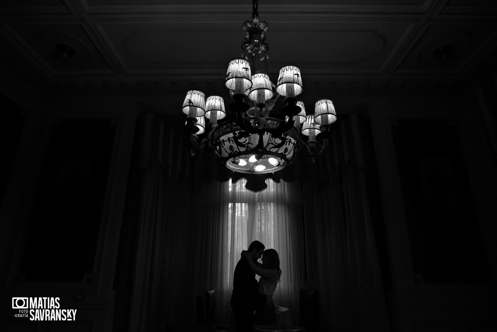 sesion de fotos pre boda en villa grampa por matias savransky fotografo buenos aires