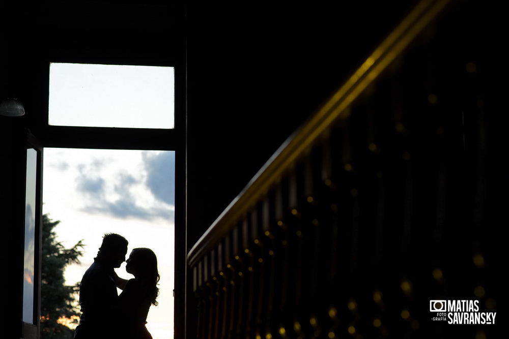 sesion de fotos pre boda en villa grampa por matias savransky fotografo buenos aires