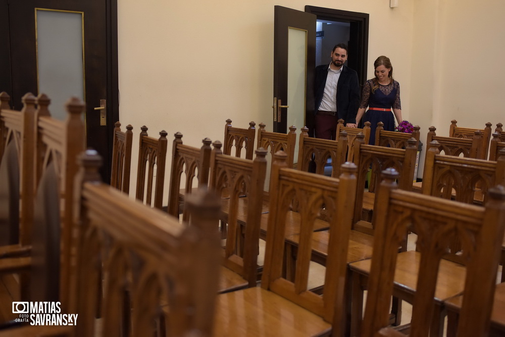 foto de casamiento registro civil calle uruguay de caro y kike por matias savransky fotografo buenos aires