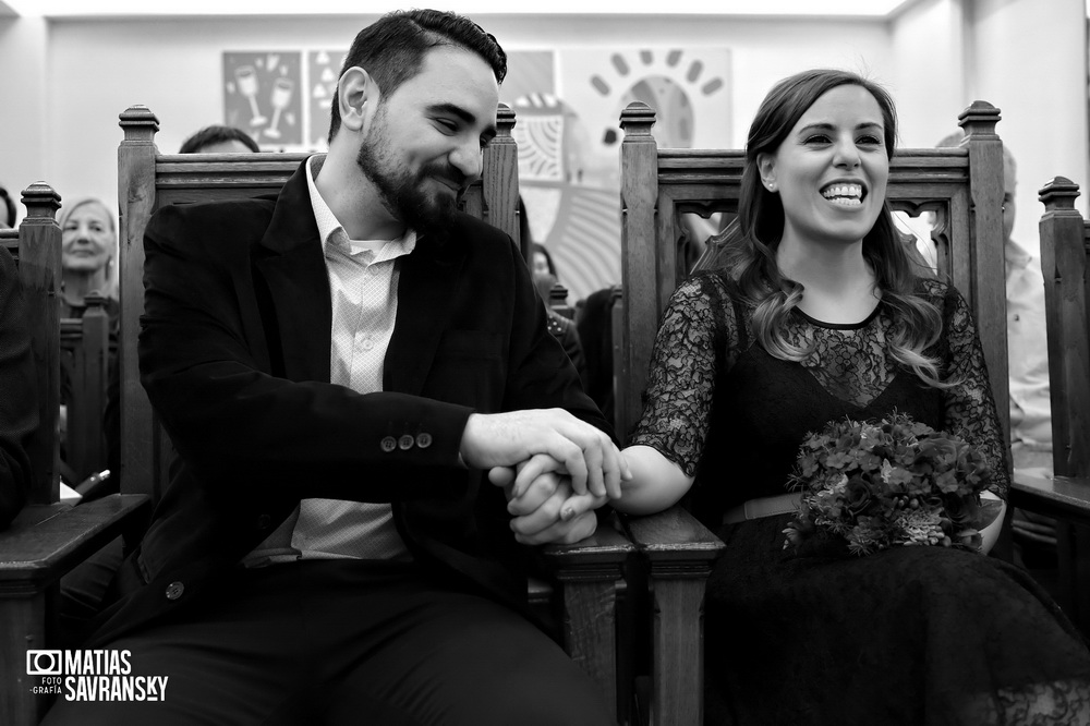 foto de casamiento registro civil calle uruguay de caro y kike por matias savransky fotografo buenos aires