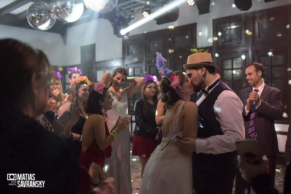 foto de casamiento rowing club eventos tigre de caro y kike por matias savransky fotografo buenos aires