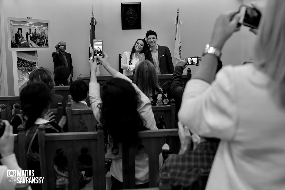 Foto casamiento registro civil central calle Uruguay de Mailen y Sacha por Matias Savransky fotografo Buenos Aires