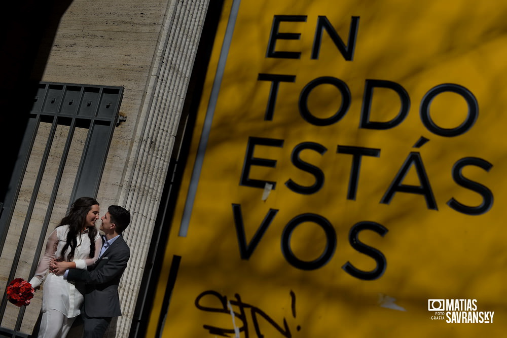 Foto casamiento registro civil central calle Uruguay de Mailen y Sacha por Matias Savransky fotografo Buenos Aires