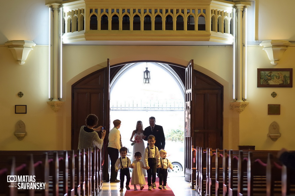 fotos casamiento parroquia san judas tadeo de eliana y jonathan por matias savransky fotografo buenos aires