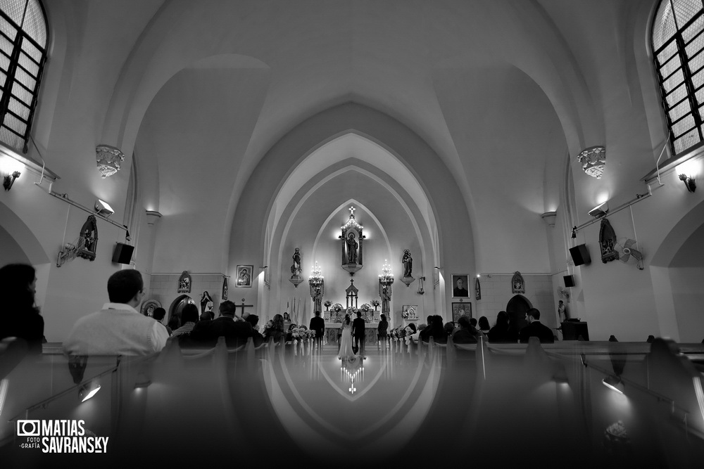 fotos casamiento parroquia san judas tadeo de eliana y jonathan por matias savransky fotografo buenos aires