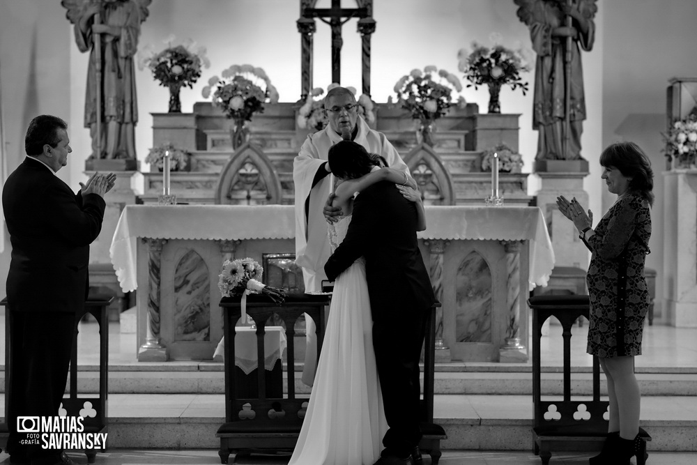 fotos casamiento parroquia san judas tadeo de eliana y jonathan por matias savransky fotografo buenos aires