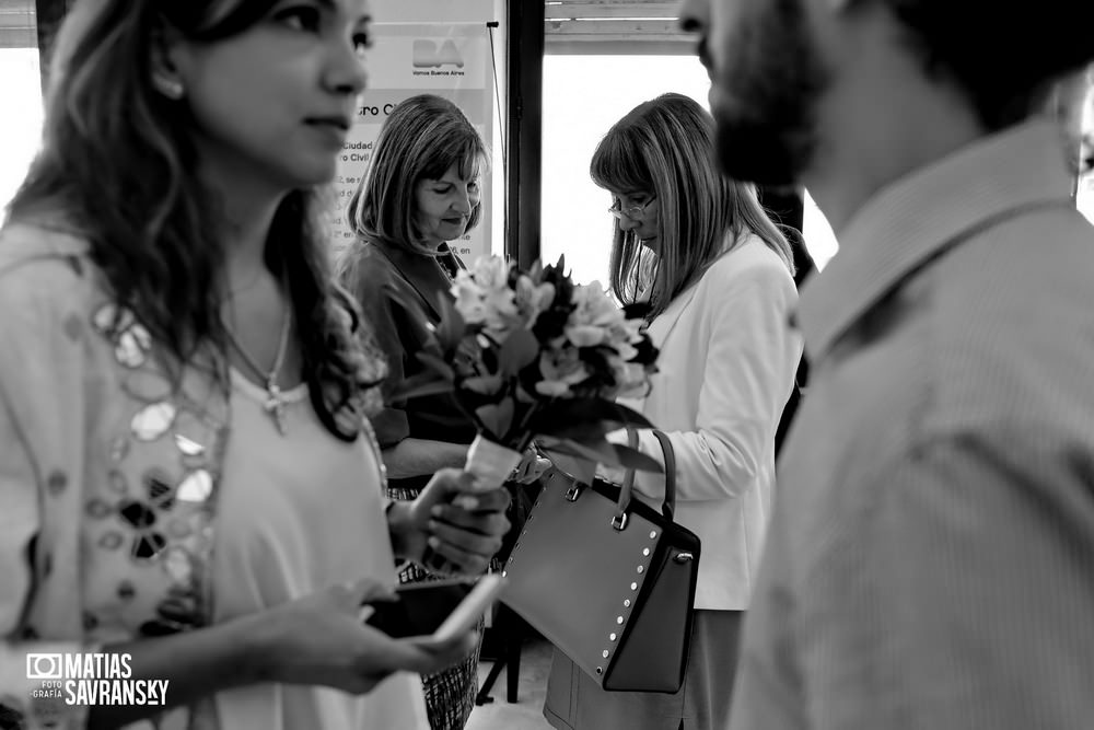 foto de casamiento civil central calle uruguay de helga y german por matias savransky fotografo buenos aires