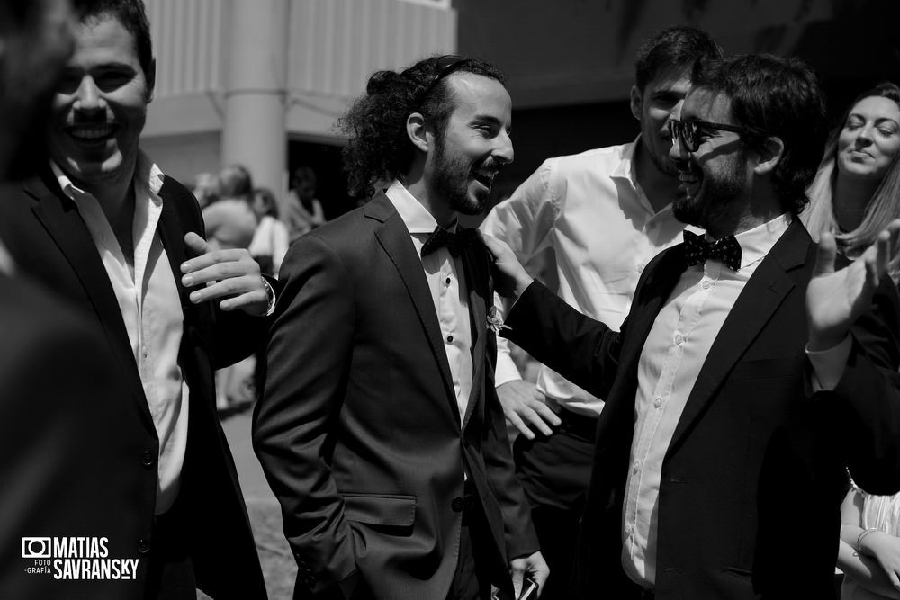 foto de casamiento en iglesia rios de vida quilmes de helga y german por matias savransky fotografo buenos aires