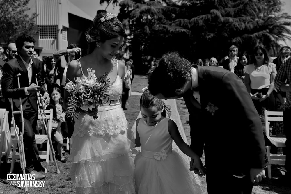 foto de casamiento en iglesia rios de vida quilmes de helga y german por matias savransky fotografo buenos aires