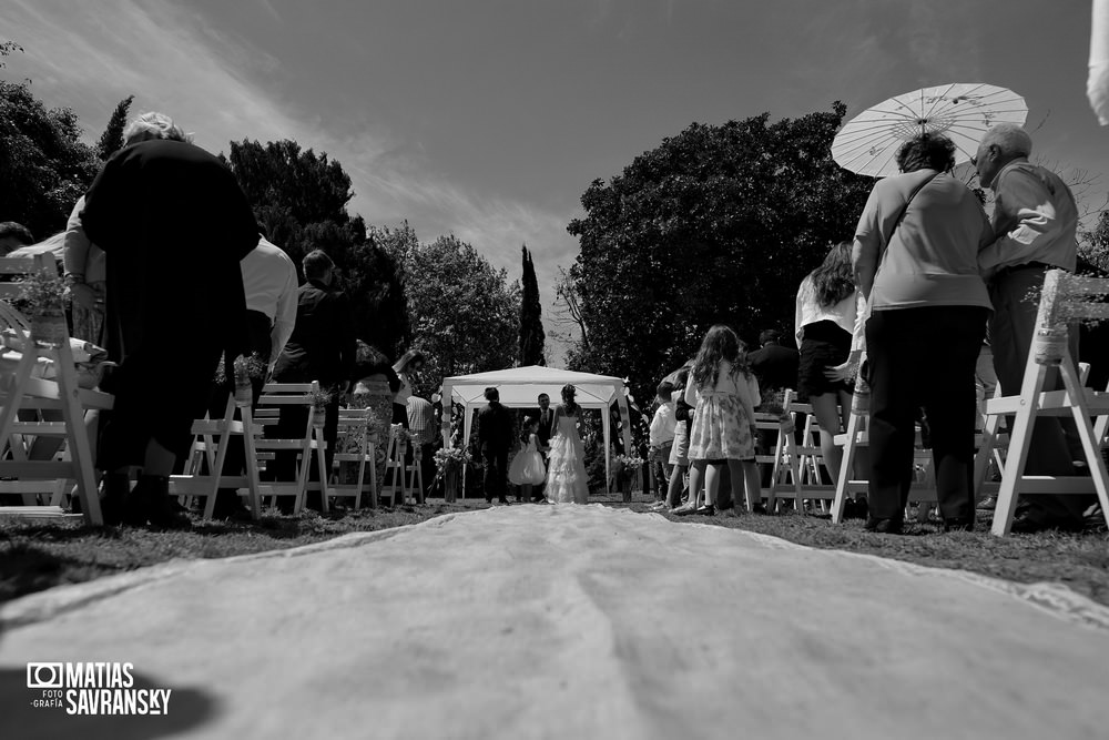 foto de casamiento en iglesia rios de vida quilmes de helga y german por matias savransky fotografo buenos aires