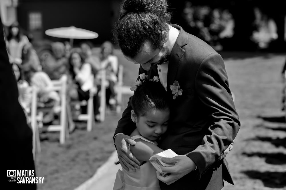 foto de casamiento en iglesia rios de vida quilmes de helga y german por matias savransky fotografo buenos aires