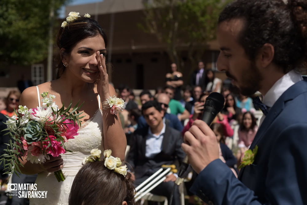 foto de casamiento en iglesia rios de vida quilmes de helga y german por matias savransky fotografo buenos aires