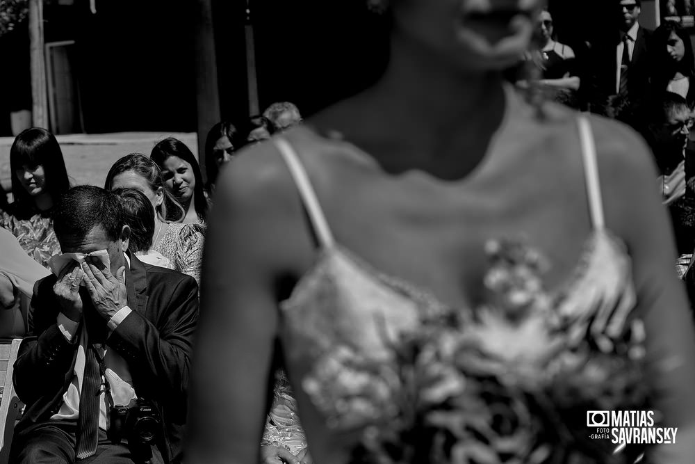 foto de casamiento en iglesia rios de vida quilmes de helga y german por matias savransky fotografo buenos aires