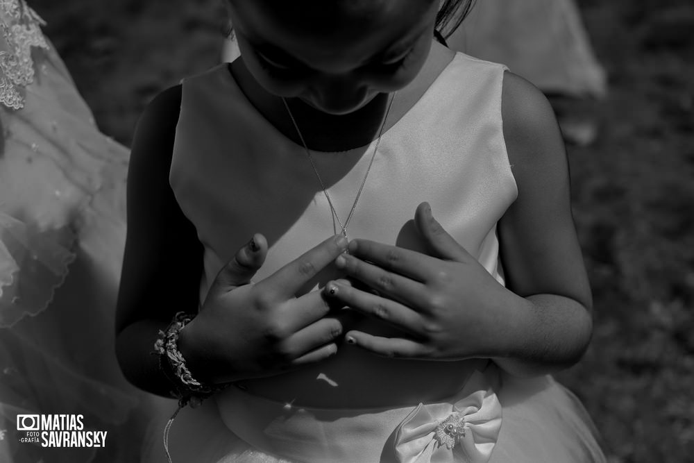 foto de casamiento en iglesia rios de vida quilmes de helga y german por matias savransky fotografo buenos aires