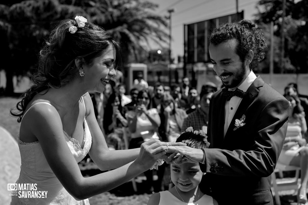 foto de casamiento en iglesia rios de vida quilmes de helga y german por matias savransky fotografo buenos aires