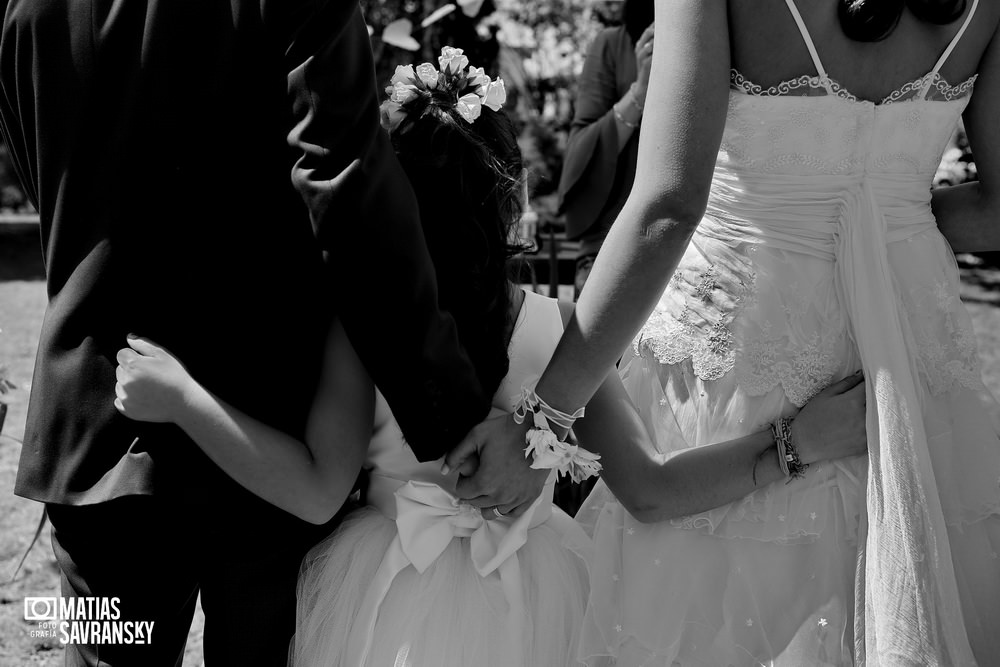 foto de casamiento en iglesia rios de vida quilmes de helga y german por matias savransky fotografo buenos aires