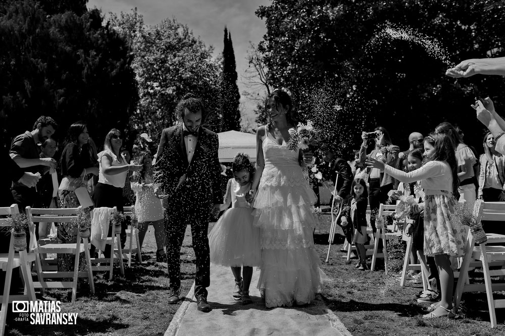 foto de casamiento en iglesia rios de vida quilmes de helga y german por matias savransky fotografo buenos aires