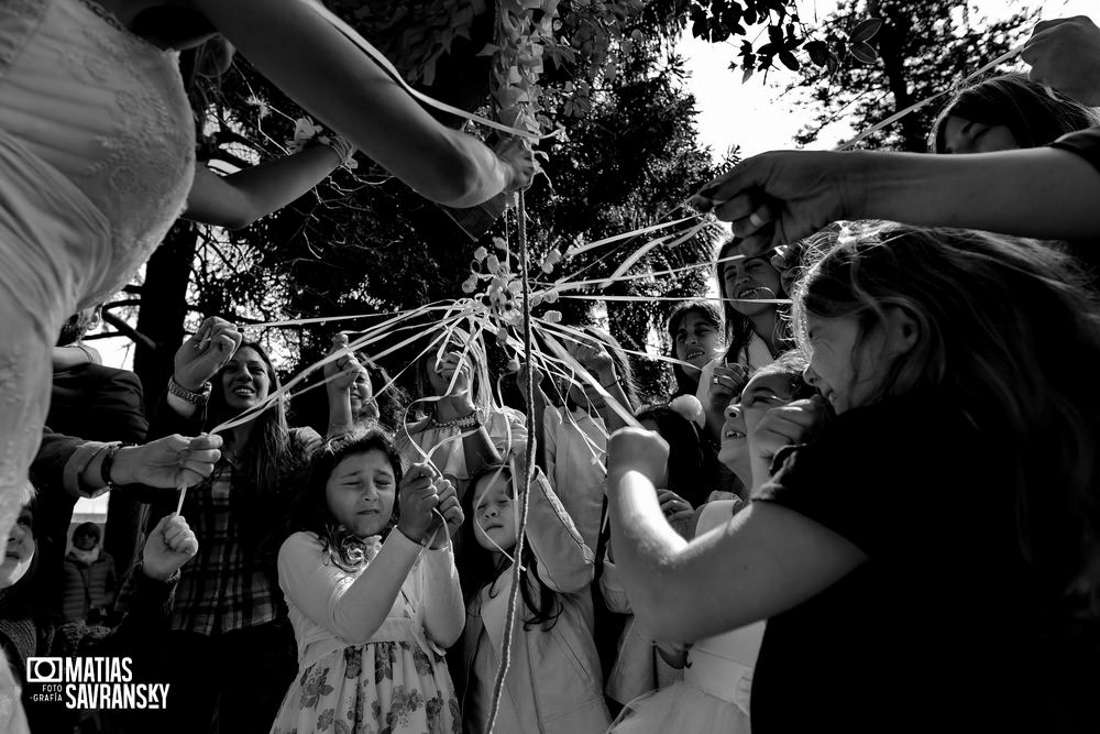 foto de casamiento en iglesia rios de vida quilmes de helga y german por matias savransky fotografo buenos aires