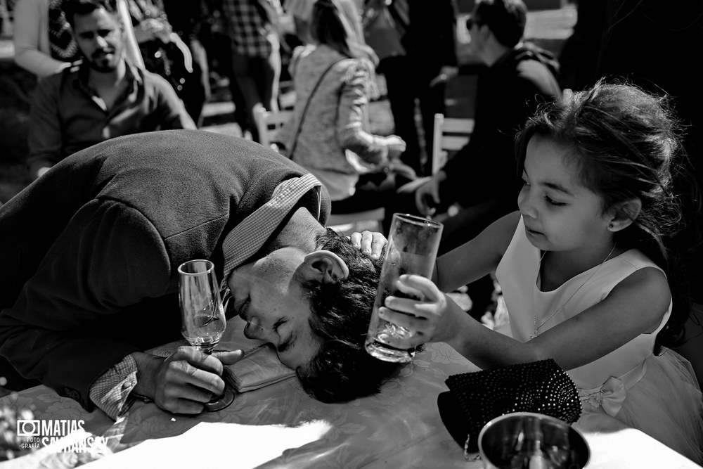 foto de casamiento en iglesia rios de vida quilmes de helga y german por matias savransky fotografo buenos aires