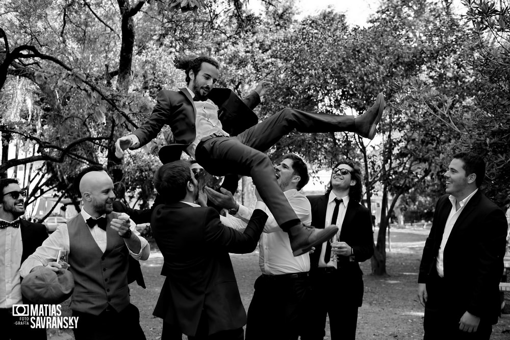 foto de casamiento en iglesia rios de vida quilmes de helga y german por matias savransky fotografo buenos aires