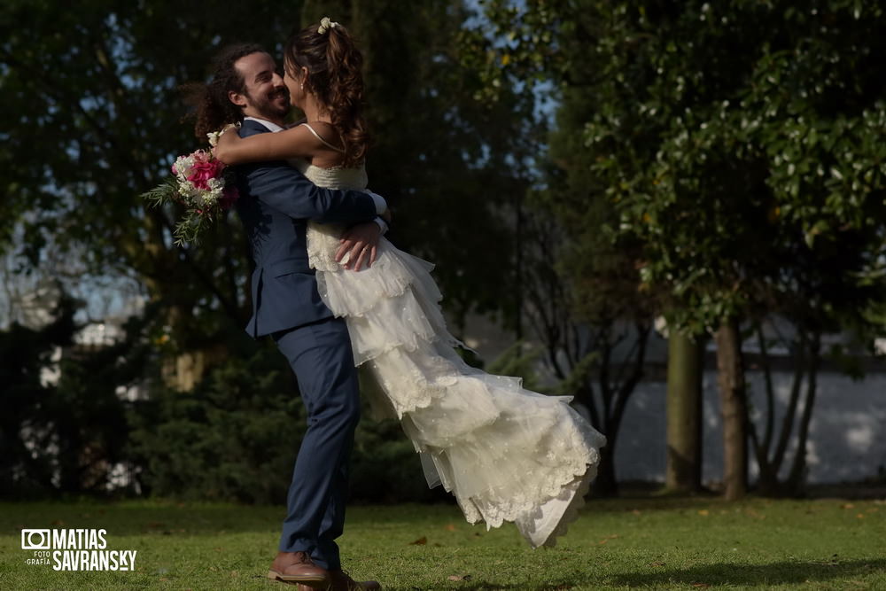 foto de casamiento en iglesia rios de vida quilmes de helga y german por matias savransky fotografo buenos aires