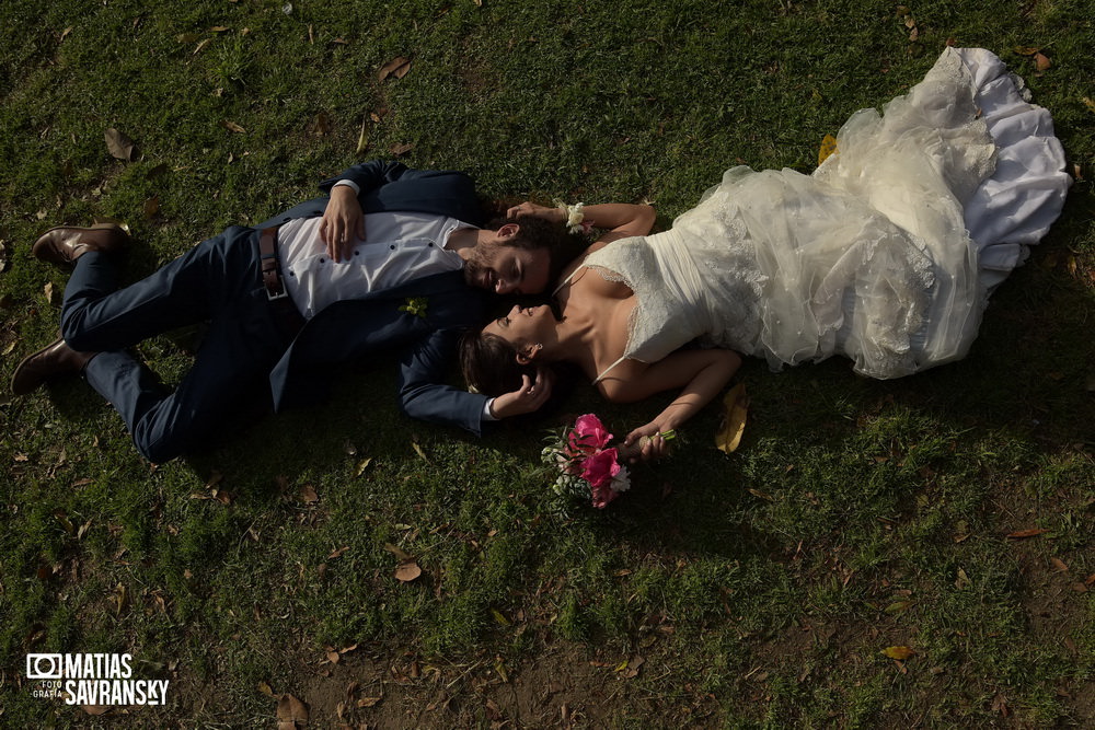 foto de casamiento en iglesia rios de vida quilmes de helga y german por matias savransky fotografo buenos aires