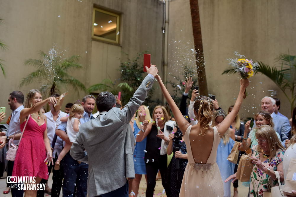 foto casamiento registro civil centra calle uruguay por matias savransky fotografo buenos aires