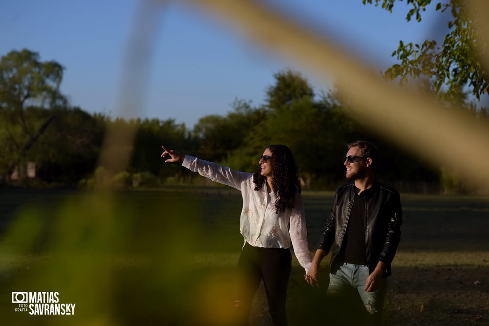 sesion de fotos pre boda en santa lucia por matias savransky fotografo buenos aires