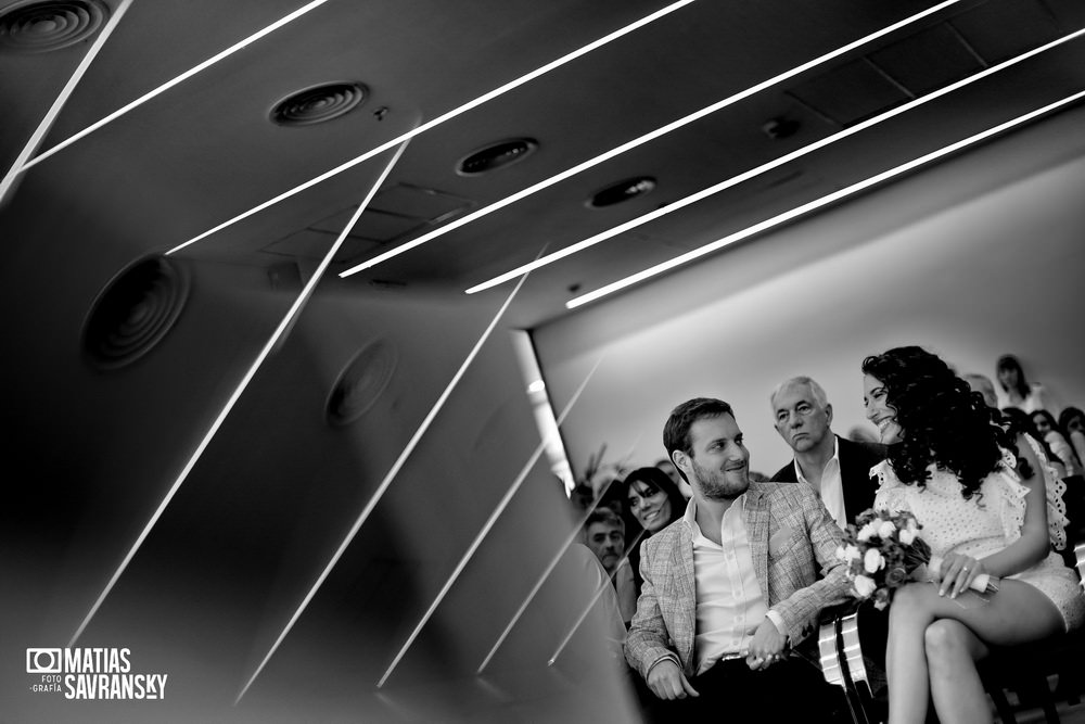 foto casamiento civil comuna 12 calle holmberg por matias savransky fotografo buenos aires