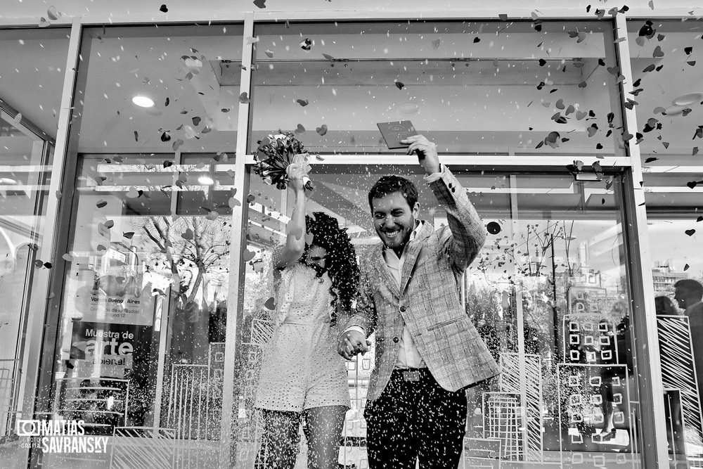 foto casamiento civil comuna 12 calle holmberg por matias savransky fotografo buenos aires