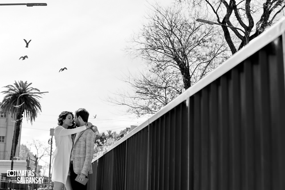 foto casamiento civil comuna 12 calle holmberg por matias savransky fotografo buenos aires