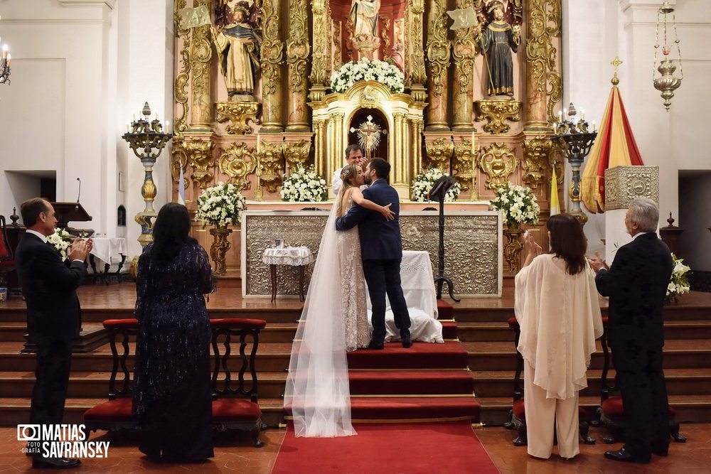 foto casamiento iglesia nuestra señora del pilar por matias savransky fotografo buenos aires