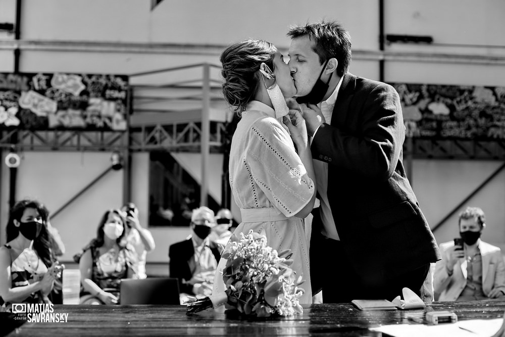 foto casamiento civil centro cultural recoleta por matias savransky fotografo buenos aires